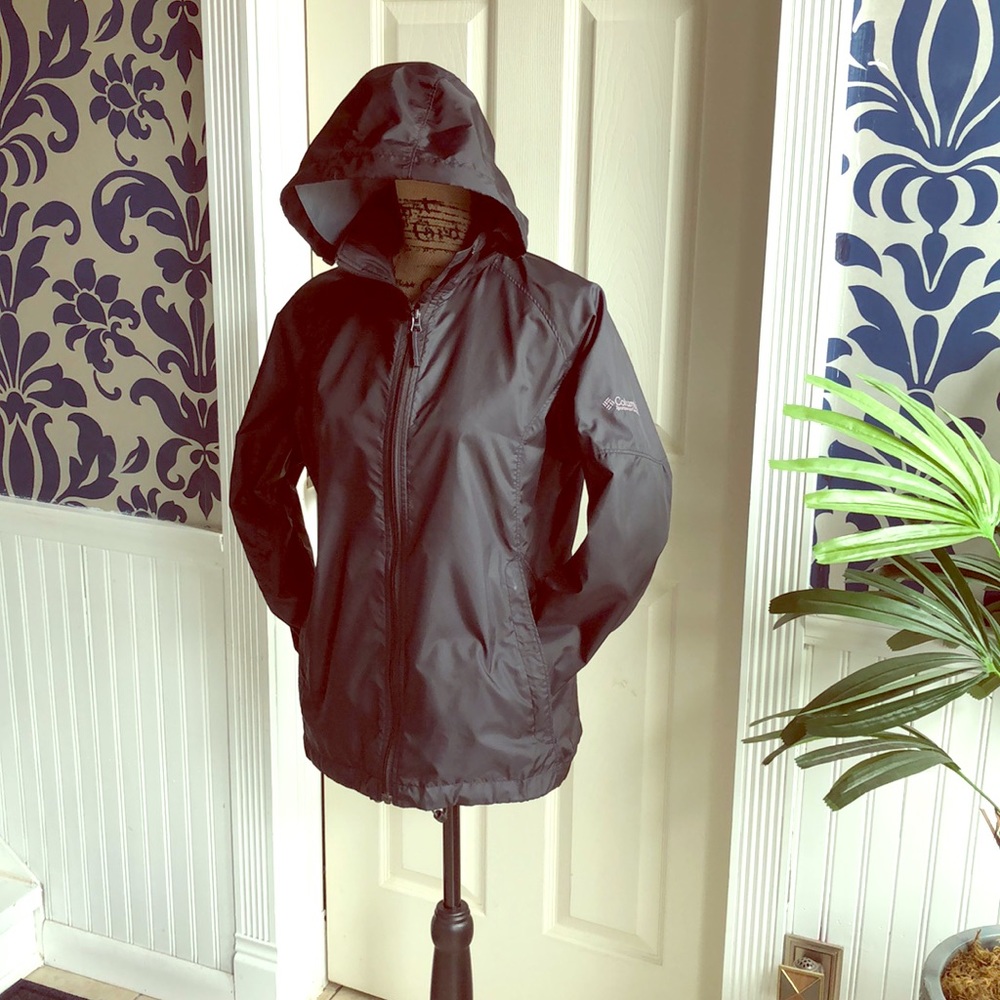 Black women’s Columbia windbreaker
